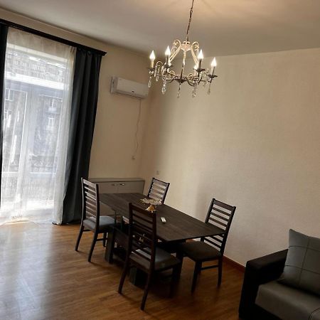 Komitas Apartement Jerevan Exteriör bild