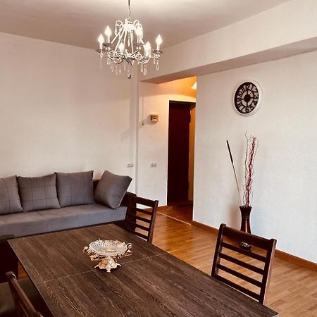 Komitas Apartement Jerevan Exteriör bild
