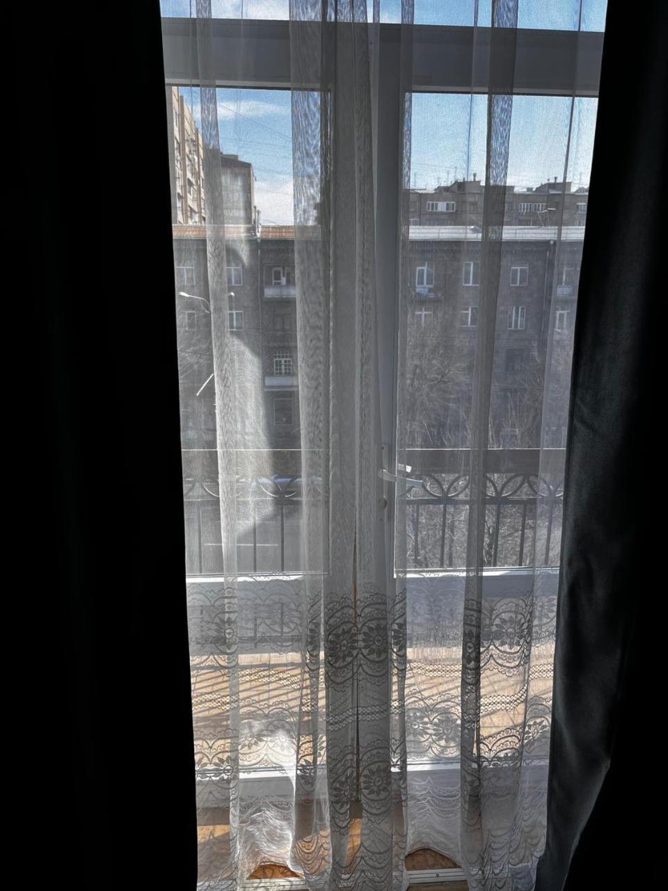 Komitas Apartement Jerevan Exteriör bild