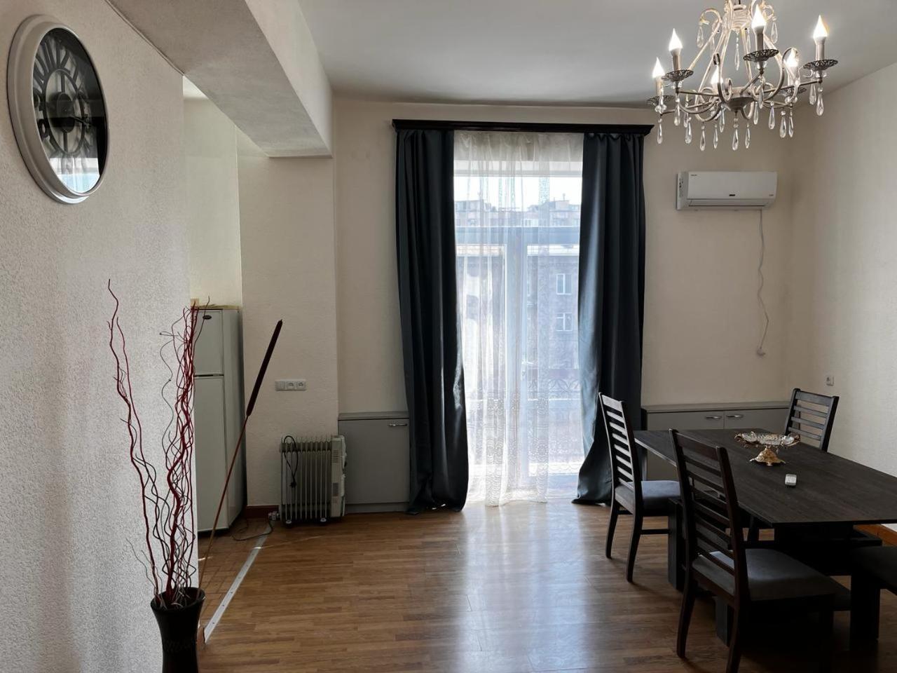 Komitas Apartement Jerevan Exteriör bild
