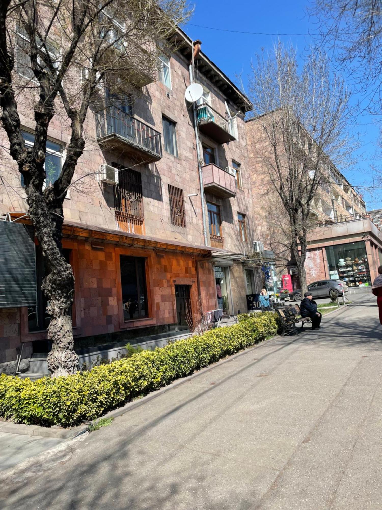Komitas Apartement Jerevan Exteriör bild